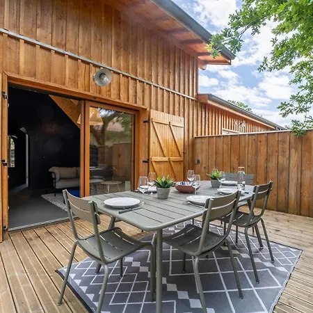 Holiday home Wood House - Maison Bois Atypique A