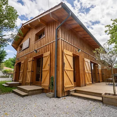 Holiday home Wood House - Maison Bois Atypique A